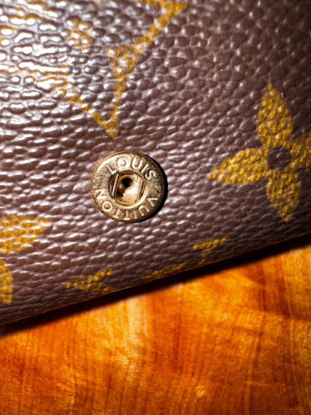 - Louis Vuitton Monogram Porte
Monnaie Billets Tresor Bifold
Wallet authentic - Picture 13 of 16